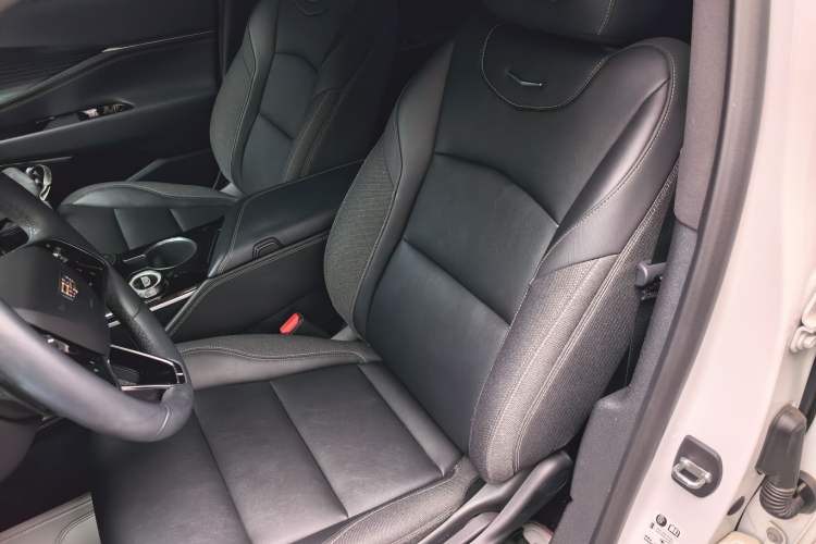 Used Cadillac GT4 2023 25T Fashion Edition Left Front Seat