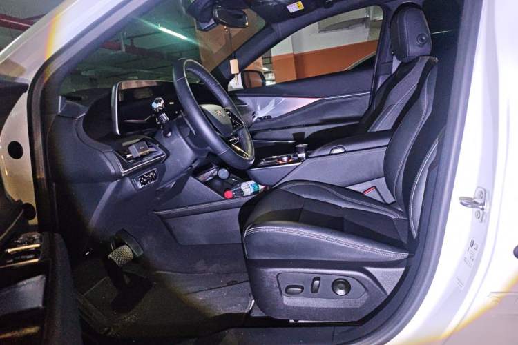 Used Cadillac GT4 2023 25T Luxury Model Left Front Seat