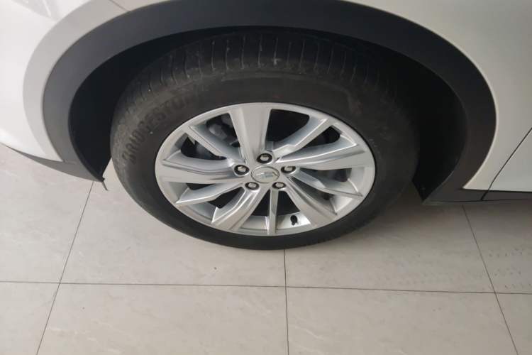 Used Cadillac GT4 2023 25T Fashion Edition Left Front Wheel Hub