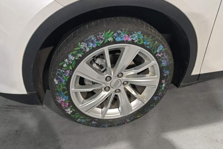 Used Cadillac GT4 2023 25T Fashion Edition Left Front Wheel Hub