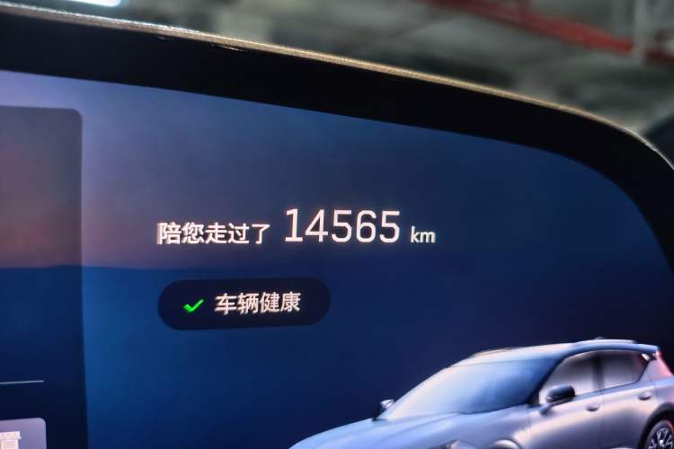 Used Cadillac GT4 2023 25T Luxury Model Odometer Close Up