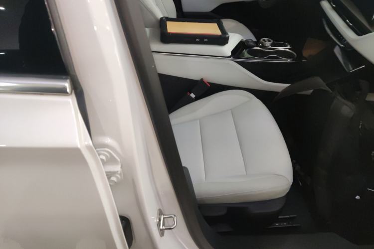 Used Cadillac GT4 2023 25T Fashion Edition Right Front Seat
