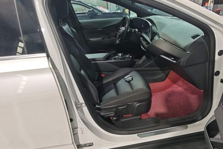 Used Cadillac GT4 2023 25T Fashion Edition Right Front Seat