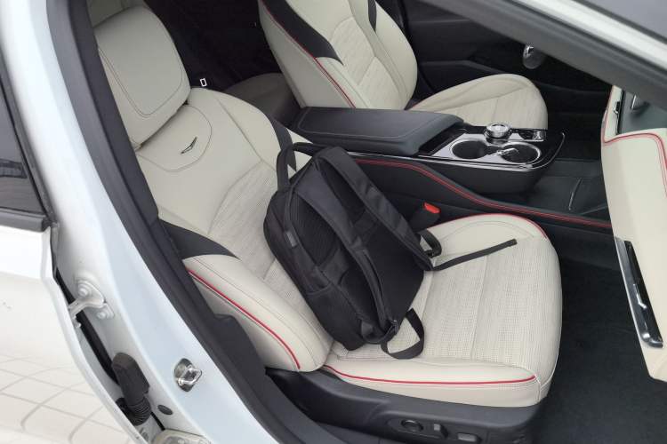 Used Cadillac GT4 2023 25T Prestige Version Right Front Seat