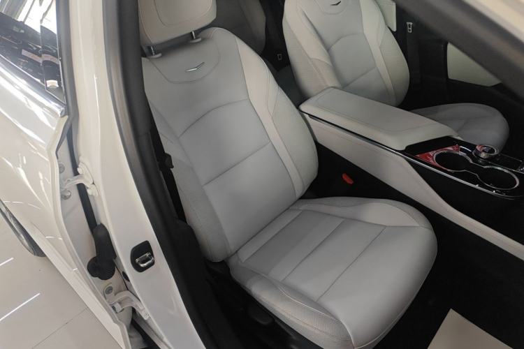 Used Cadillac GT4 2023 25T Fashion Edition Right Front Seat
