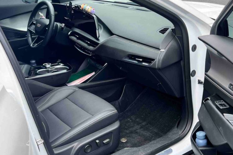Used Cadillac GT4 2023 25T Luxury Model Right Front Seat