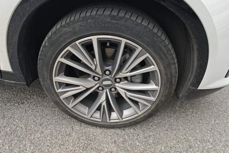 Used Cadillac GT4 2023 25T Luxury Model Right Front Wheel Hub
