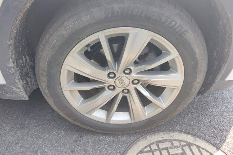 Used Cadillac GT4 2023 25T Fashion Edition Right Front Wheel Hub