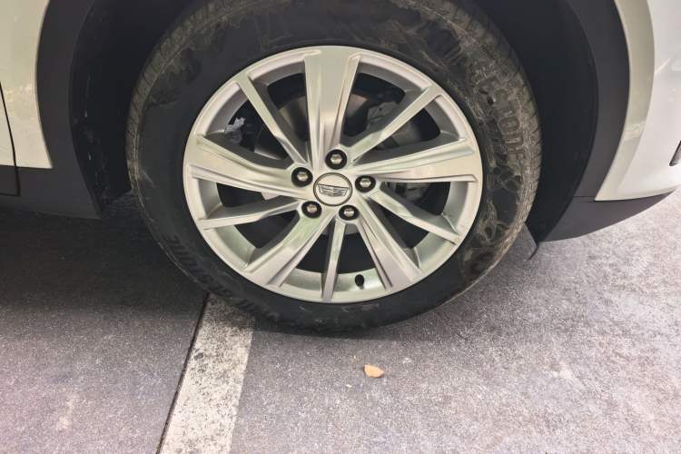 Used Cadillac GT4 2023 25T Fashion Edition Right Front Wheel Hub
