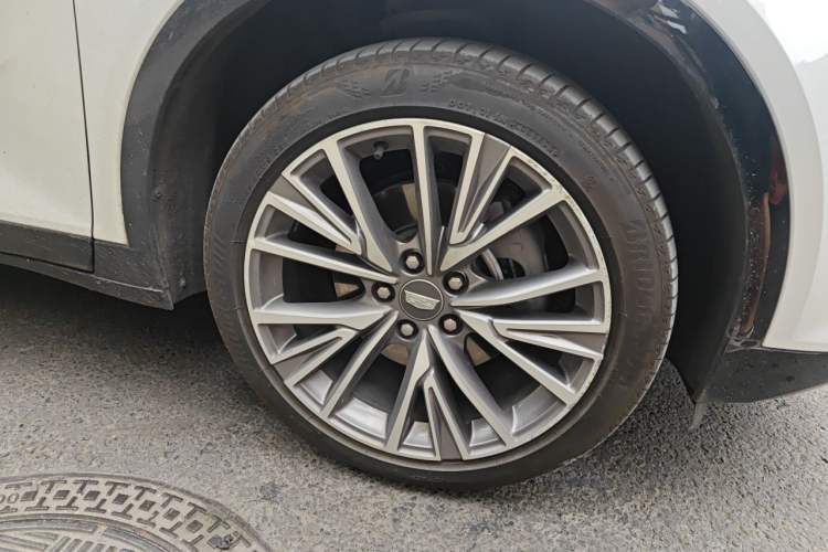 Used Cadillac GT4 2023 25T Luxury Model Right Front Wheel Hub