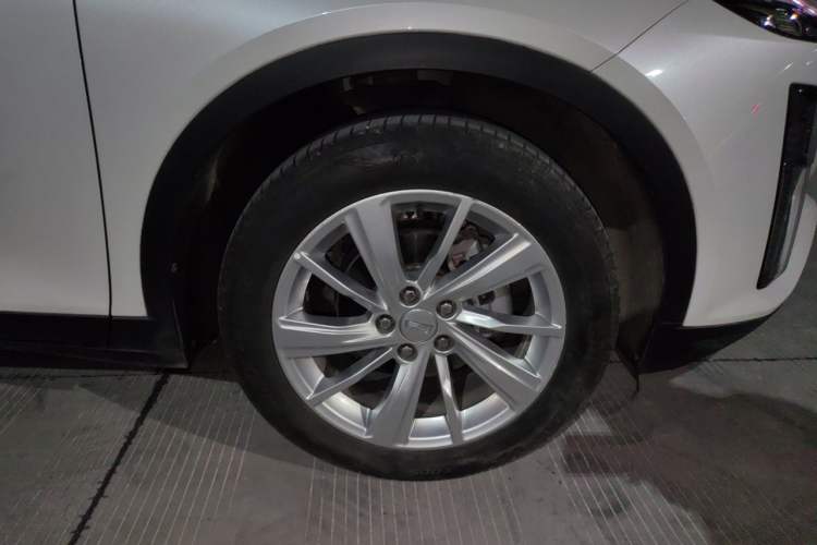 Used Cadillac GT4 2023 25T Fashion Edition Right Front Wheel Hub