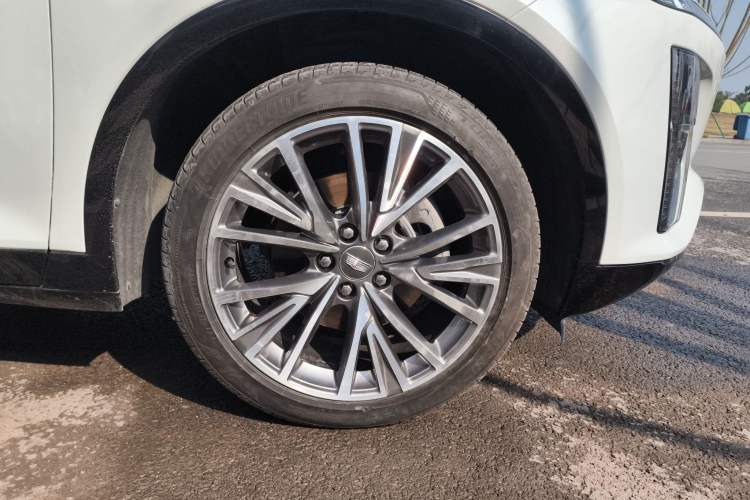 Used Cadillac GT4 2023 25T Luxury Model Right Front Wheel Hub