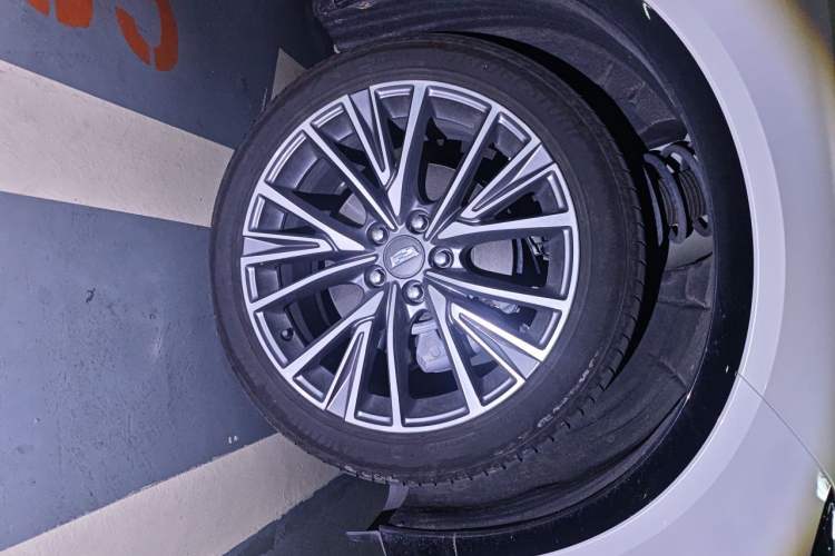Used Cadillac GT4 2023 25T Luxury Model Right Front Wheel Hub