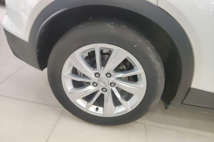 Used Cadillac GT4 2023 25T Fashion Edition Right Rear Wheel Hub
