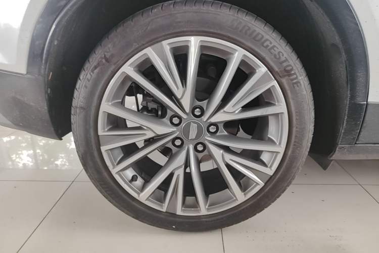 Used Cadillac GT4 2023 25T Luxury Model Right Rear Wheel Hub