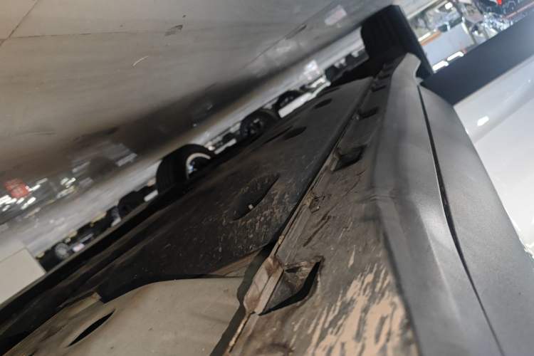 Used Cadillac GT4 2023 25T Fashion Edition Right Side Sill