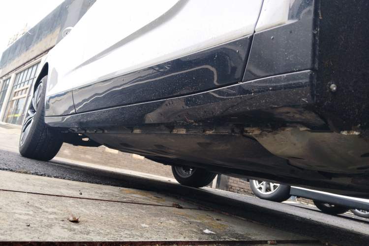 Used Cadillac GT4 2023 25T Prestige Version Right Side Sill