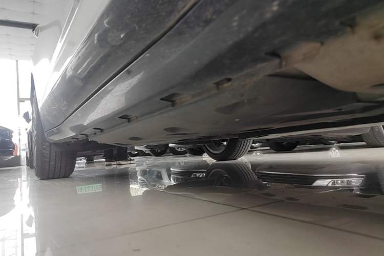 Used Cadillac GT4 2023 25T Luxury Model Right Side Sill