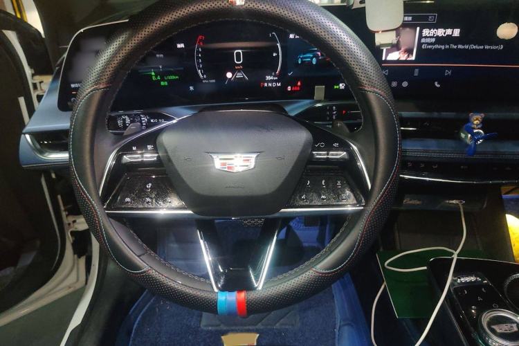 Used Cadillac GT4 2023 25T Luxury Model Steering Wheel