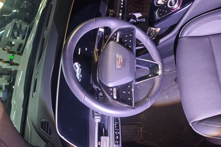 Used Cadillac GT4 2023 25T Luxury Model Steering Wheel