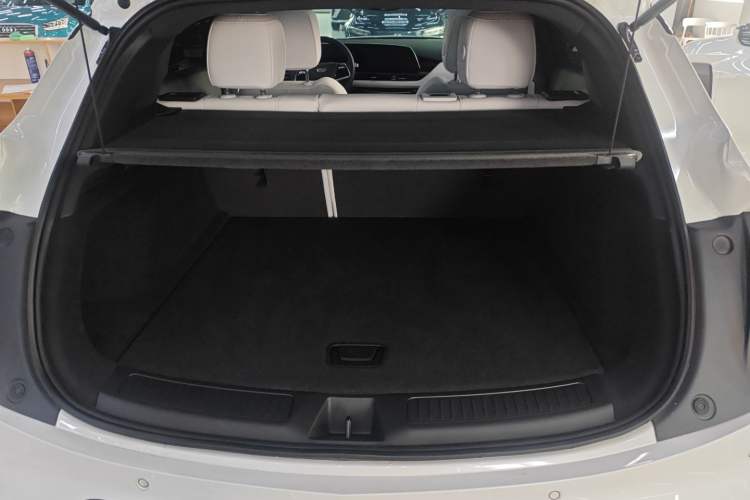 Used Cadillac GT4 2023 25T Fashion Edition Trunk
