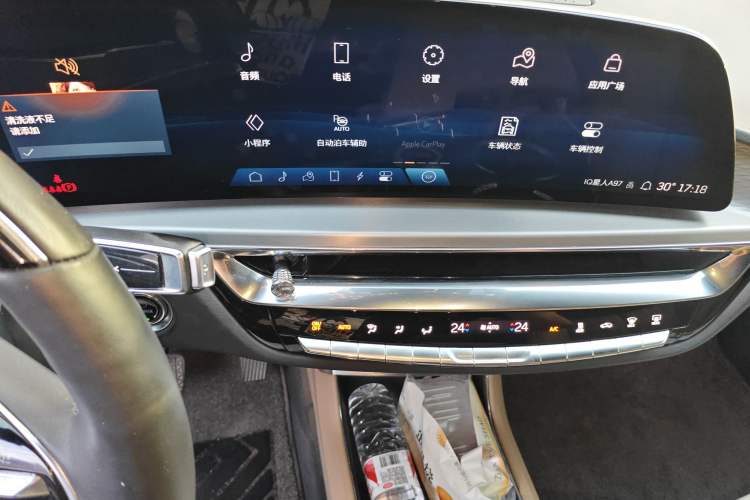 Used Cadillac LYRIQ 2022 Four-Wheel-Drive High-Performance Deluxe Edition Audio And AC Panel