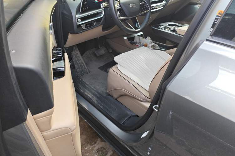 Used Cadillac LYRIQ 2022 Four-Wheel-Drive High-Performance Deluxe Edition Driver Seat