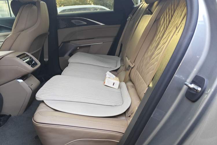 Used Cadillac LYRIQ 2022 Four-Wheel-Drive High-Performance Deluxe Edition Left Rear Seat