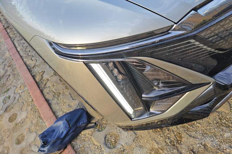 Used Cadillac LYRIQ 2022 Four-Wheel-Drive High-Performance Deluxe Edition Right Front Headlight