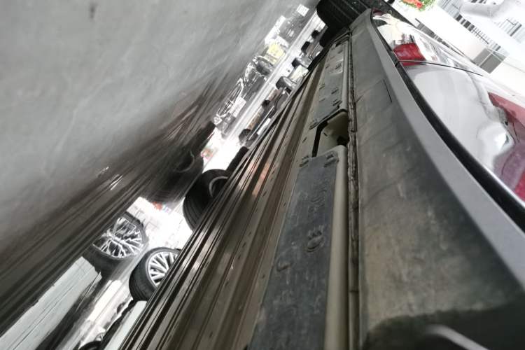 Used Cadillac LYRIQ 2022 Rear-Drive Long-Range Prestige Edition Left Side Sill