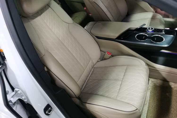 Used Cadillac LYRIQ 2022 Rear-Drive Long-Range Prestige Edition Right Front Seat