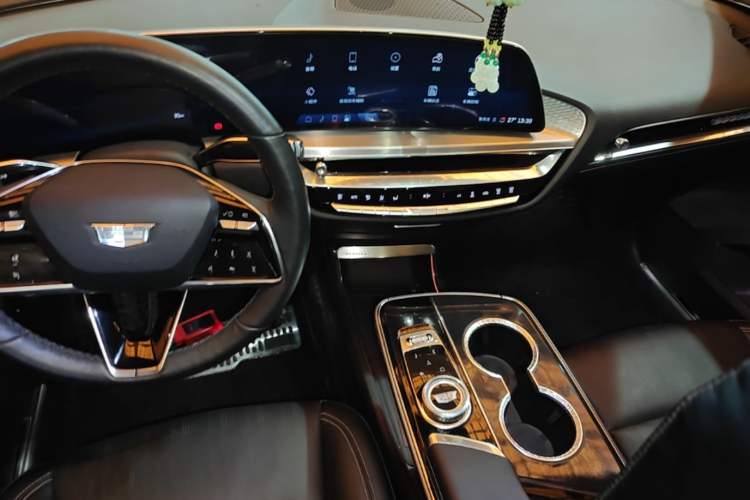 Used Cadillac LYRIQ 2022 Rear-Drive Long-Range Luxury Edition Audio And AC Panel