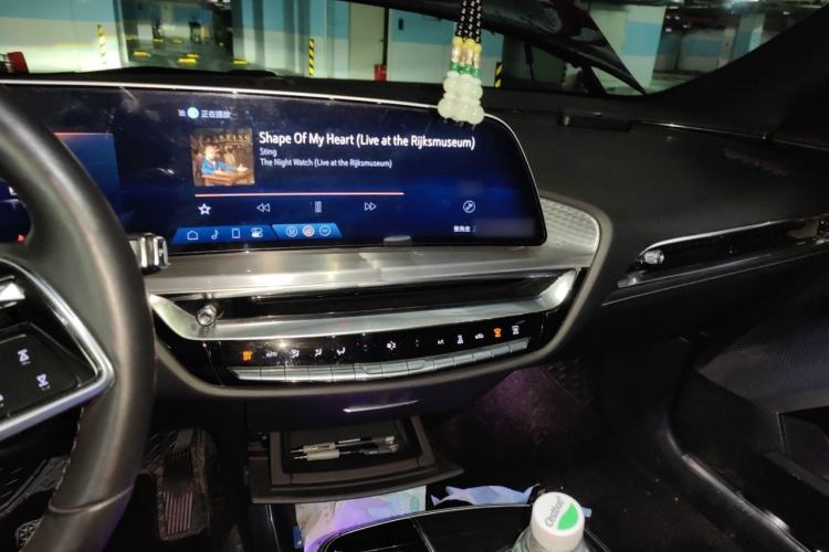 Used Cadillac LYRIQ 2022 Rear-Drive Long-Range Luxury Edition Audio And AC Panel
