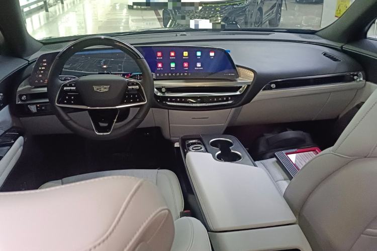Used Cadillac LYRIQ 2022 Rear-Drive Long-Range Luxury Edition Center Console