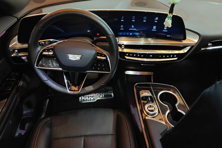 Used Cadillac LYRIQ 2022 Rear-Drive Long-Range Luxury Edition Center Console