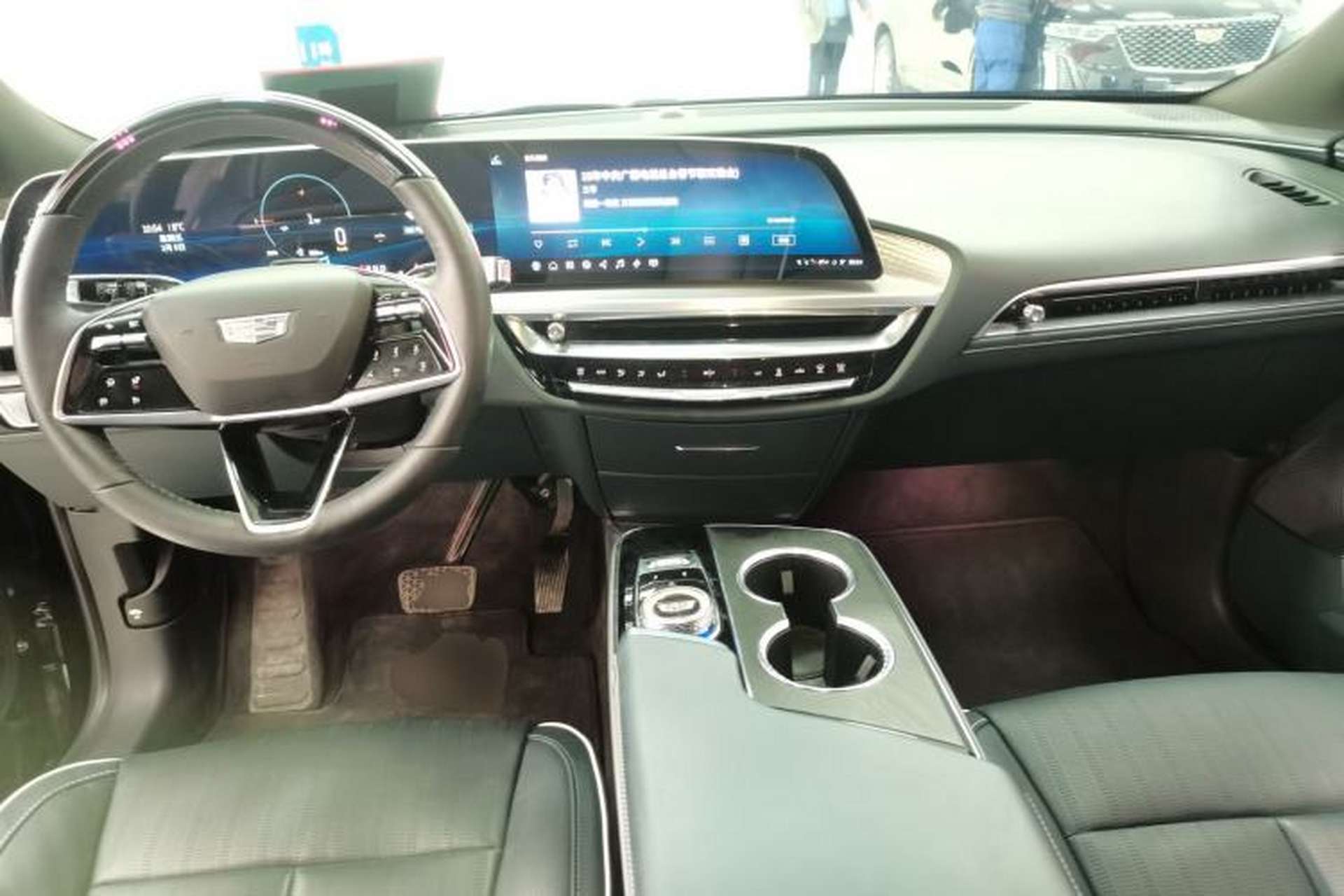 Used Cadillac LYRIQ 2022 Rear-Drive Long-Range Prestige Edition Center Console