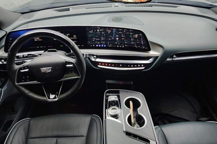 Used Cadillac LYRIQ 2022 Four-Wheel-Drive High-Performance Deluxe Edition Center Console