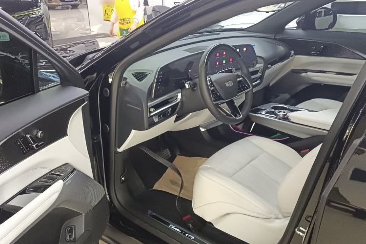 Used Cadillac LYRIQ 2022 Rear-Drive Long-Range Luxury Edition Driver Seat