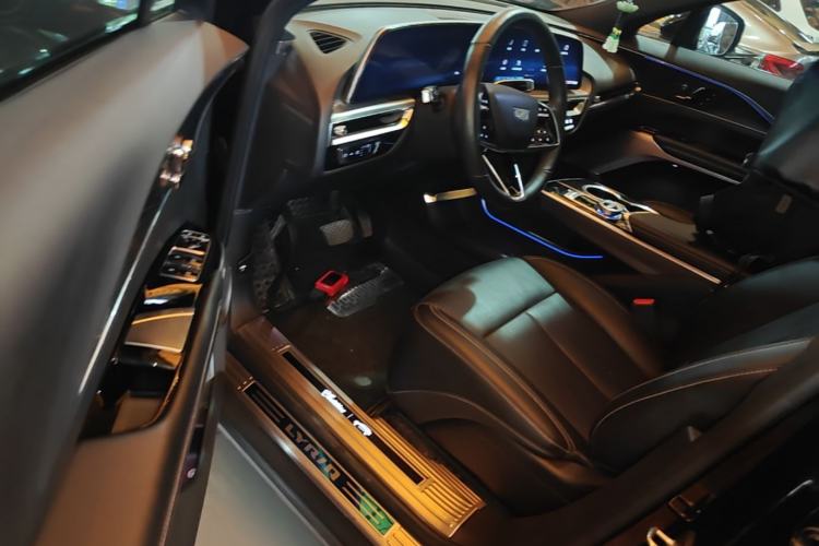 Used Cadillac LYRIQ 2022 Rear-Drive Long-Range Luxury Edition Driver Seat