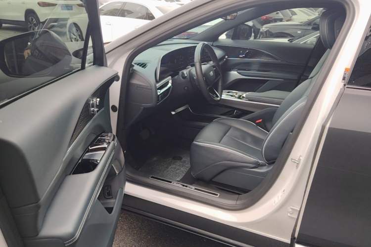 Used Cadillac LYRIQ 2022 Four-Wheel-Drive High-Performance Deluxe Edition Driver Seat