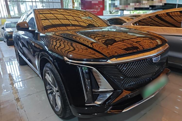 Used Cadillac LYRIQ 2022 Rear-Drive Long-Range Luxury Edition Front Right 45 Deg