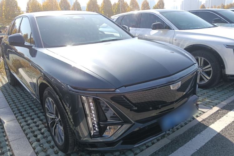 Used Cadillac LYRIQ 2022 Four-Wheel-Drive High-Performance Deluxe Edition Front Right 45 Deg