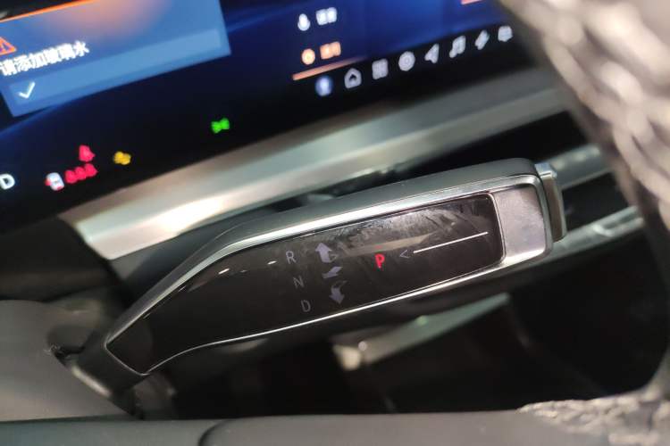 Used Cadillac LYRIQ 2022 Rear-Drive Long-Range Luxury Edition Gear Lever