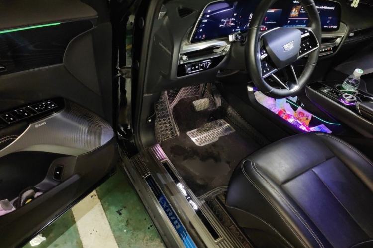 Used Cadillac LYRIQ 2022 Rear-Drive Long-Range Luxury Edition Interior 3
