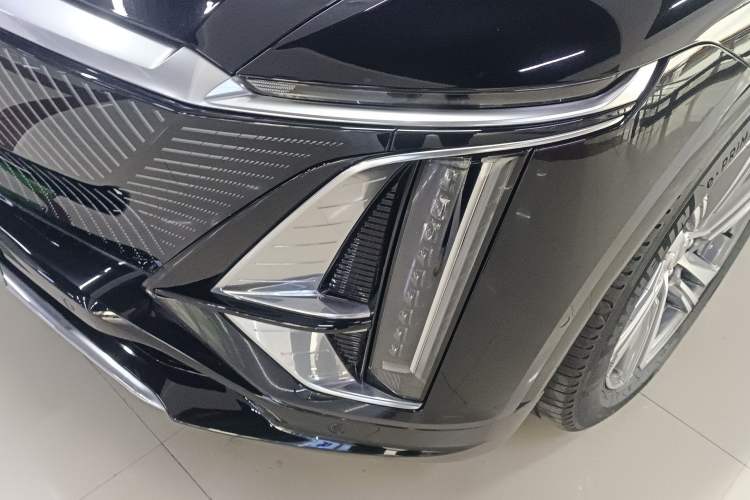 Used Cadillac LYRIQ 2022 Rear-Drive Long-Range Luxury Edition Left Front Headlight