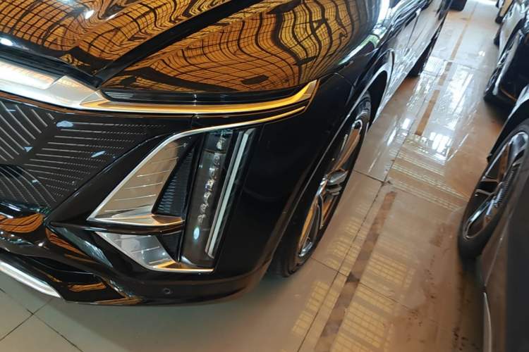 Used Cadillac LYRIQ 2022 Rear-Drive Long-Range Luxury Edition Left Front Headlight