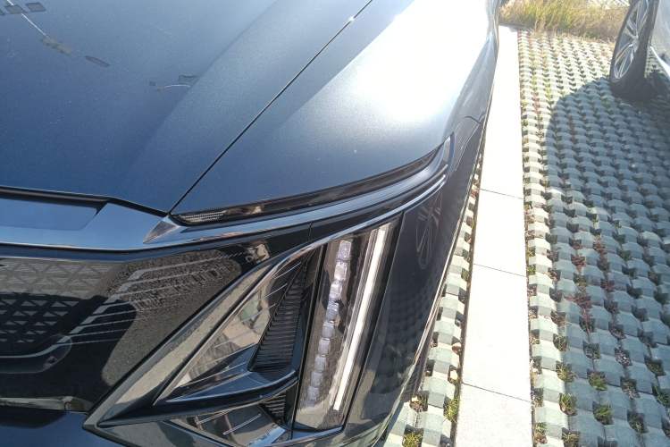 Used Cadillac LYRIQ 2022 Four-Wheel-Drive High-Performance Deluxe Edition Left Front Headlight