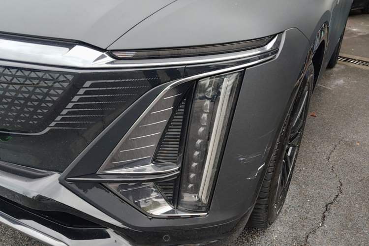 Used Cadillac LYRIQ 2022 Four-Wheel-Drive High-Performance Deluxe Edition Left Front Headlight