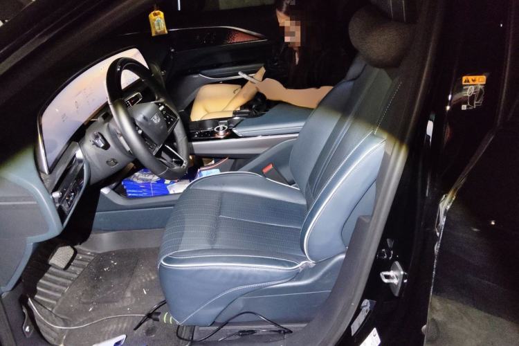 Used Cadillac LYRIQ 2022 Four-Wheel-Drive High-Performance Deluxe Edition Left Front Seat