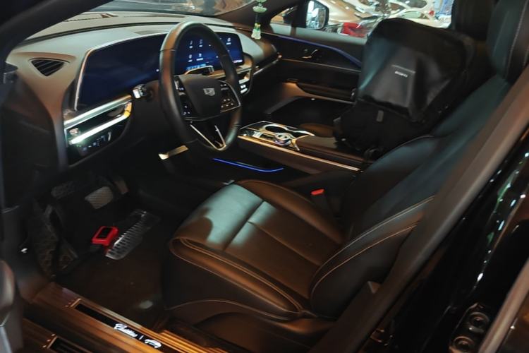 Used Cadillac LYRIQ 2022 Rear-Drive Long-Range Luxury Edition Left Front Seat